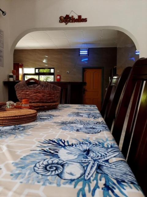 La Source Self Catering Hotel La Digue Exterior photo